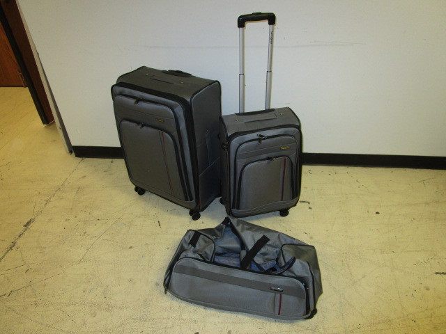 lot 412 image: SAMSONITE LUGGAGE