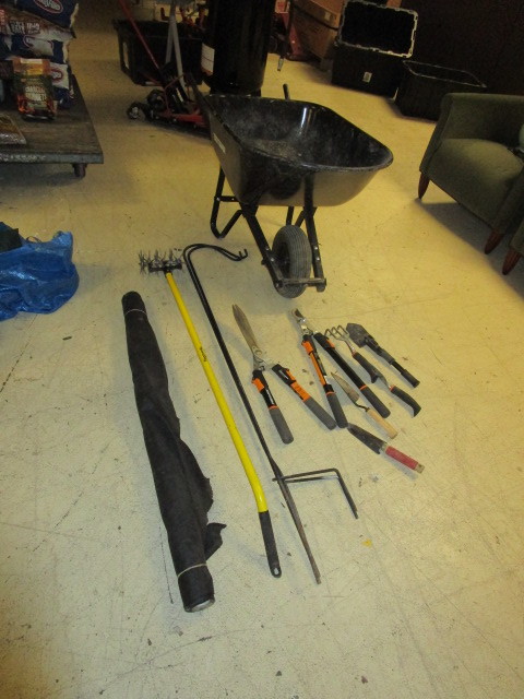 lot 417 image: YARD TOOLS AND WHEEL BARROW