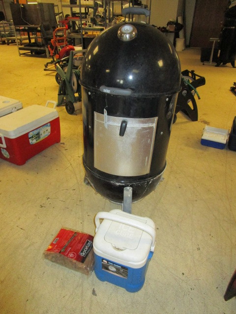 lot 418 image: WEBER SMOKER AND IGLOO COOLER