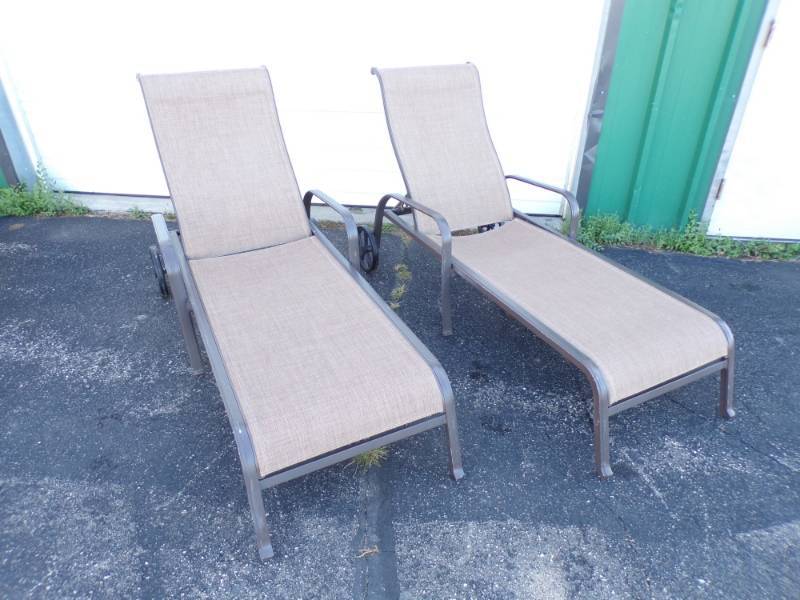 lot 178 image: Pair of Loungers on wheels
