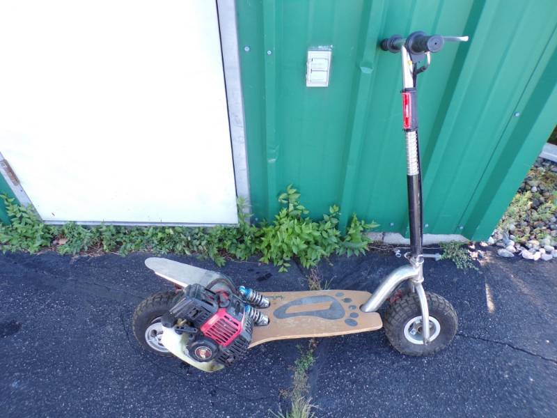lot 14 image: Gasoline Power Scooter