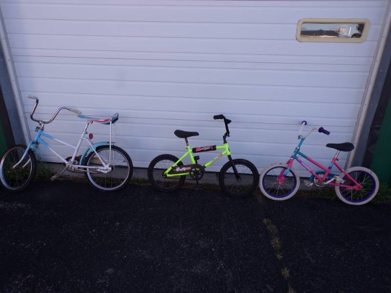 lot 52 image: Lot of 3 kids bikes