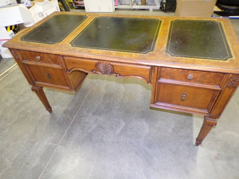 lot 10 image: Leather Top Executive Desk 56 Long