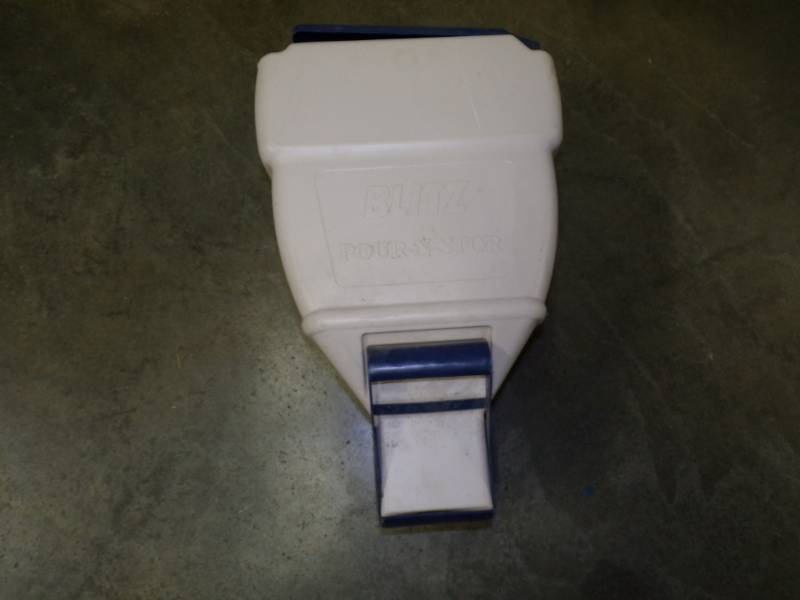 lot 180 image: Pour n Stor Dog Food Dispenser