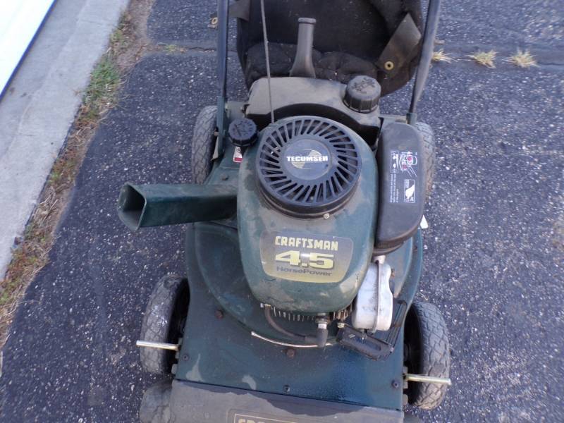 lot 32 image: Craftsman Yard Vacuum