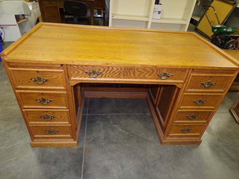 Vintage Wood Desk Advanced Sales Consignment Auction 265 K Bid