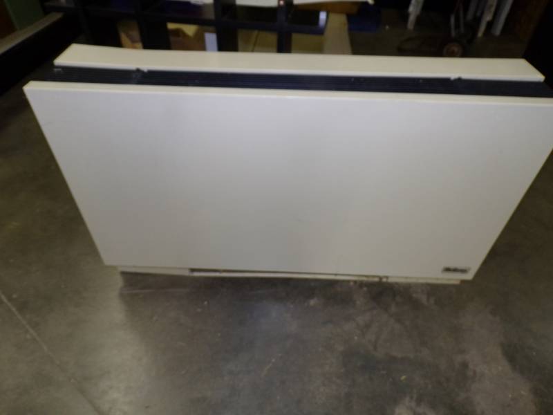lot 38 image: McQuay Hot Water Radiator with fan