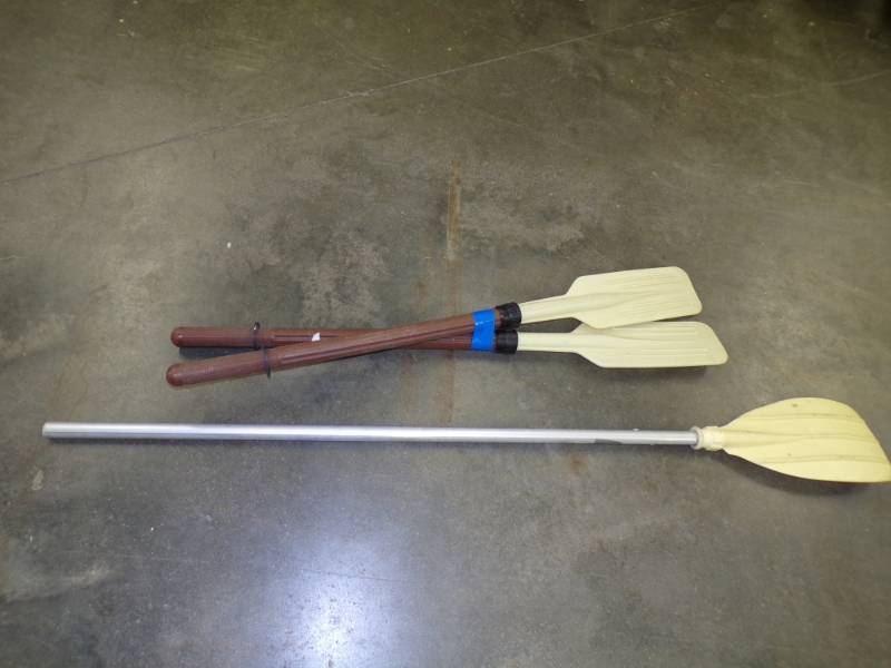 lot 41 image: 3 Paddles