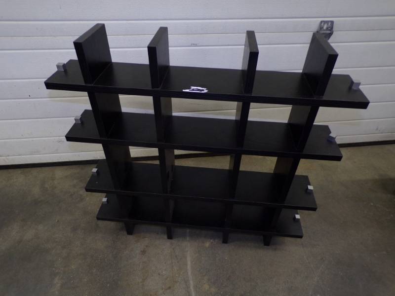 lot 44 image: Kic Knack Shelf