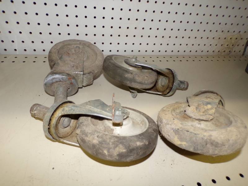 lot 61 image: 4 Scaffolding Wheels