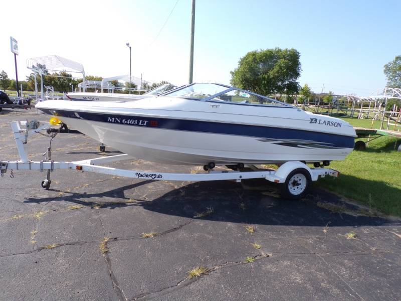 lot 2 image: 2000  LARSON Boat with Volvo Pent Motor and Trailer