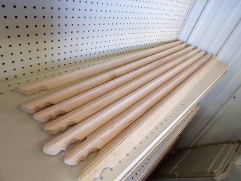 lot 138 image: Case of 7 Maple Corner Molding # 51925