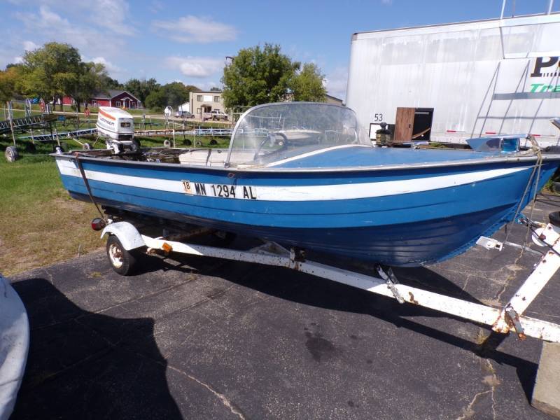 lot 18 image: 14 Mirrocraft Boat 35 HP Johnson Motor and Trailer