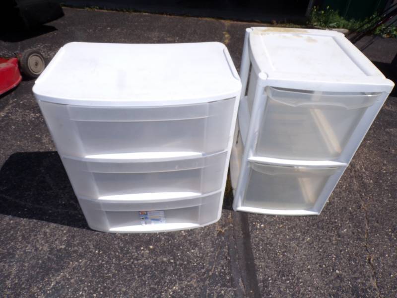 lot 75 image: Pair of Plastic Dressers
