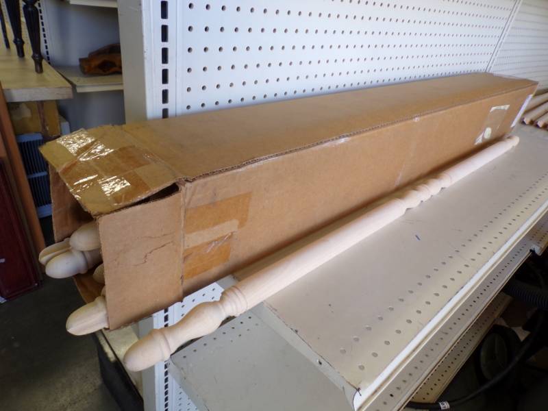 lot 140 image: Case of 25 Oak Corner Molding # 51921