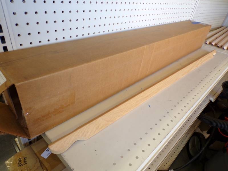 lot 147 image: Case of 25 Oak Corner Molding # 51901