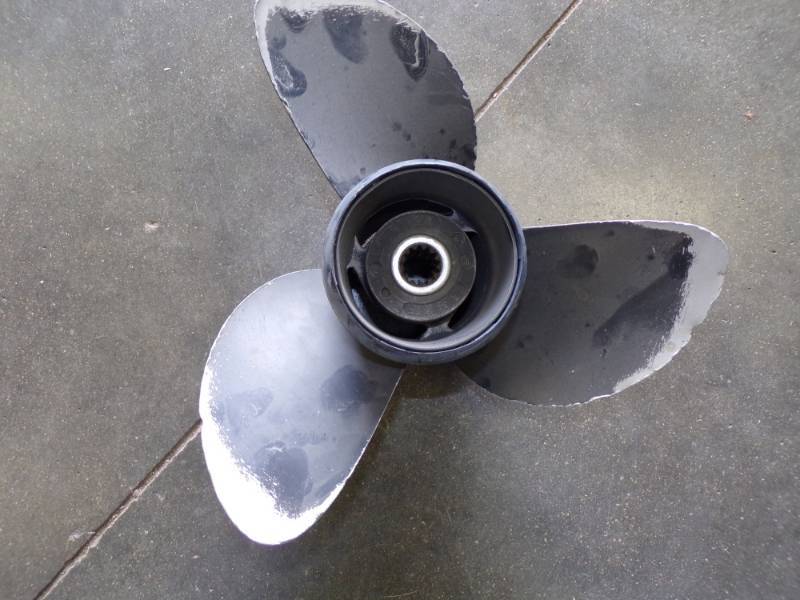lot 157 image: Aluminum Evinrude Prop