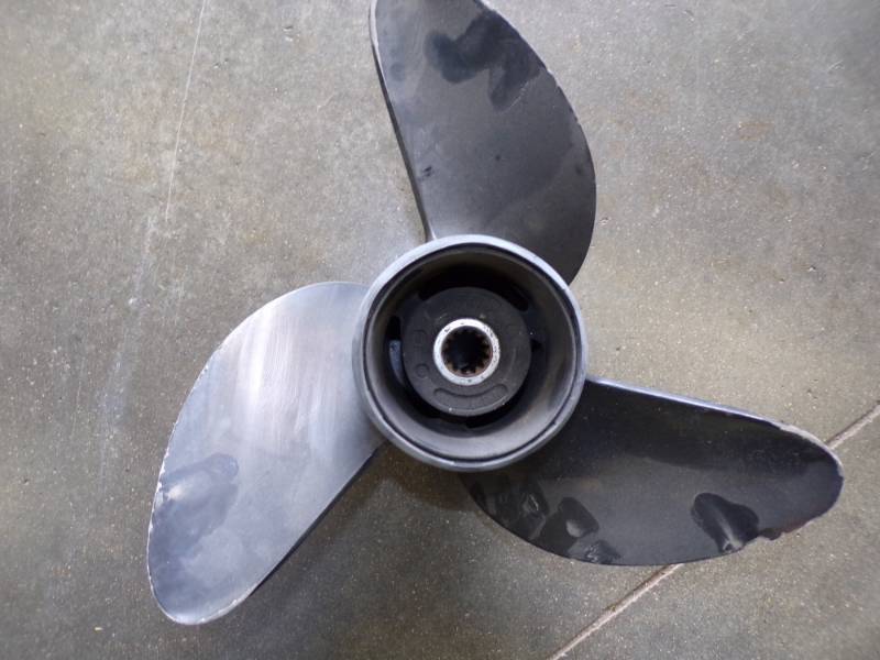 lot 158 image: Aluminum Evinrude Prop