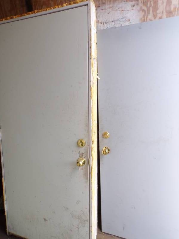 lot 171 image: 36 Pre Hung Exterior Door Right Hand Swing and 36 Exterior Door