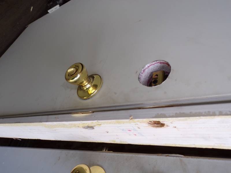 lot 172 image: 32 Pre Hung Exterior Door Right Hand Swing