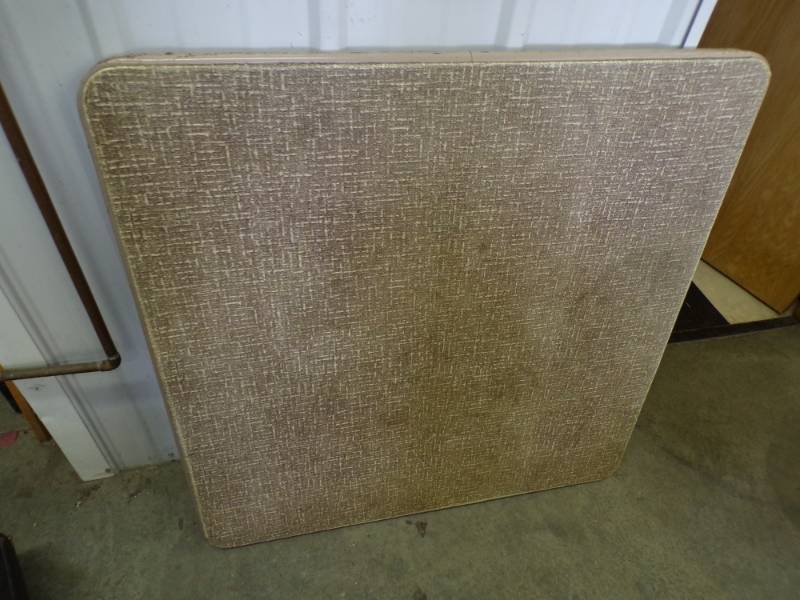 lot 173 image: Folding Table