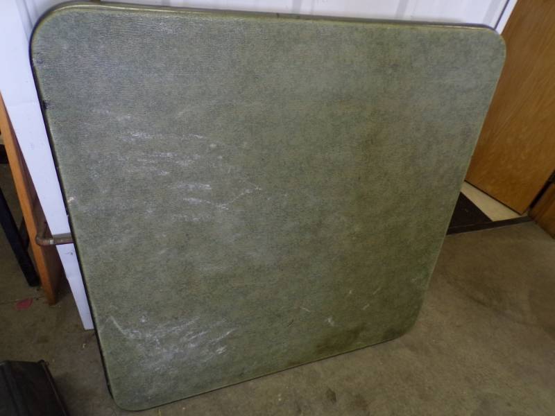 lot 174 image: Folding Table