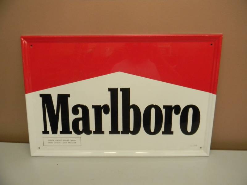 lot 14 image: VINTAGE MARLBORO TIN ADVERTISING SIGN - NICE - APPROX 24 BY 16 - SEE PICTURES