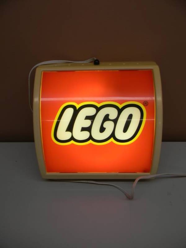 lot 50 image: VINTAGE LIGHTED LEGO ADVERTISING DISPLAY SIGN - WORKS - APPROX 14 BY 14 - SEE PICTURES