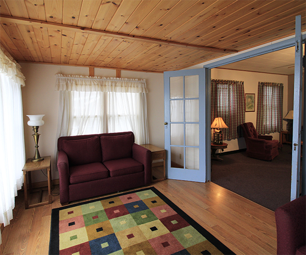 lot 2 image: 3 Bedroom Lakefront Cabin #2 Rental 923 - 930th