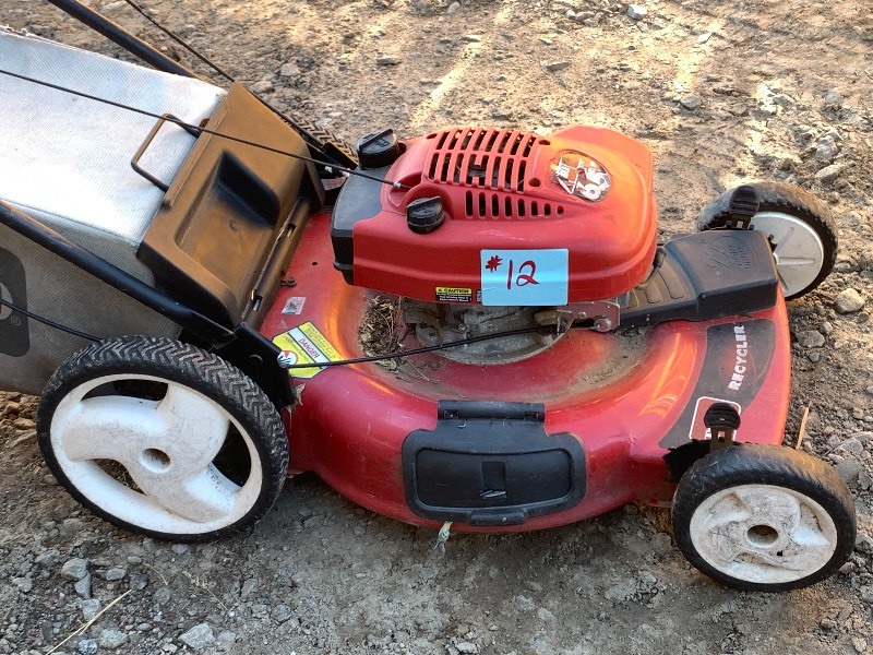 lot 12 image: Toro Recycler 22 Lawn Mower