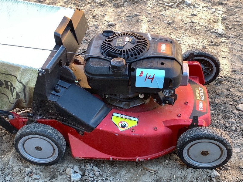lot 14 image: Toro Super-Recycler 21 Lawn Mower