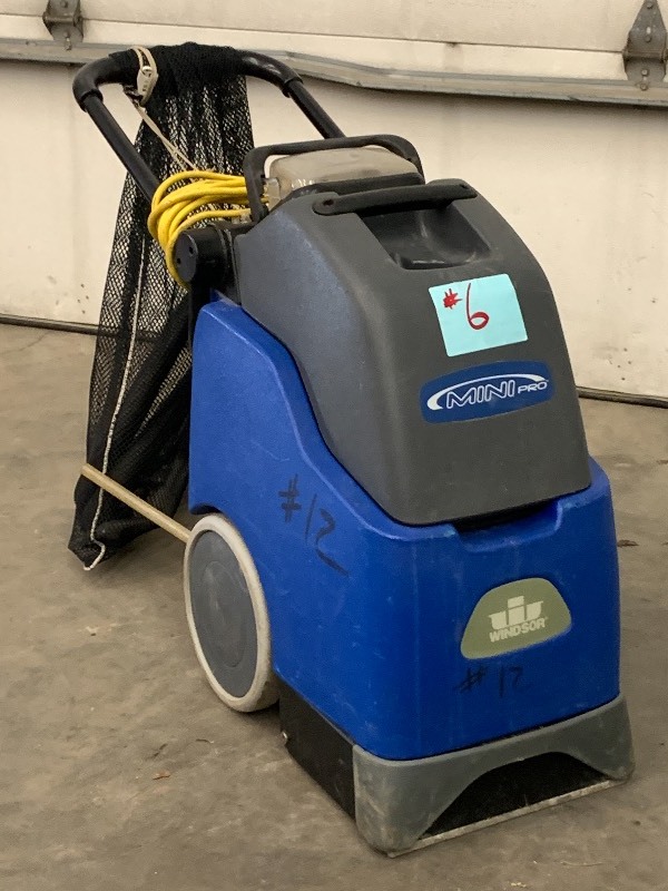 lot 6 image: Windsor Carpet Cleaner