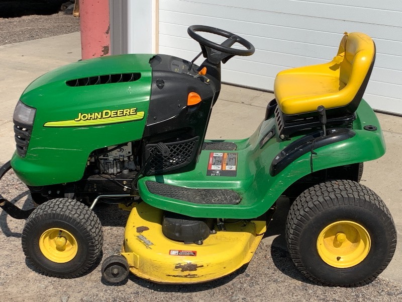 lot 7-C image: John Deere L108-Automatic Lawn Tractor