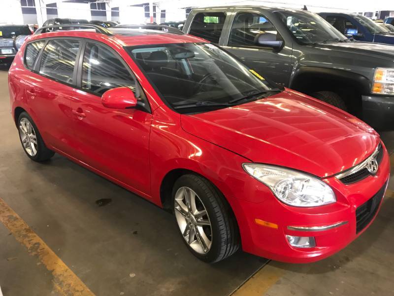 lot 4 image: 2010 Hyundai Elantra Touring