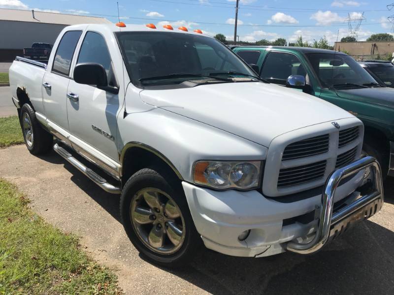 lot 14 image: 2005 Dodge Ram 1500 SLT 4x4