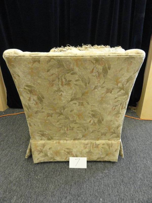 lot 7 image: CR Lane Accent Piece