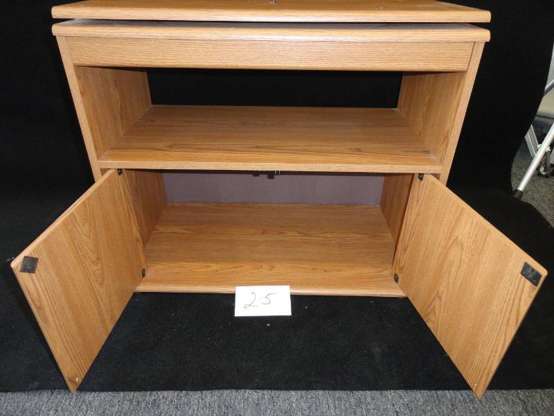 lot 25 image: TV Stand with Swivel Top
