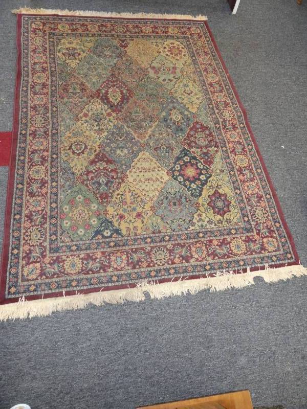 lot 72 image: Hand Woven Oriental Rug