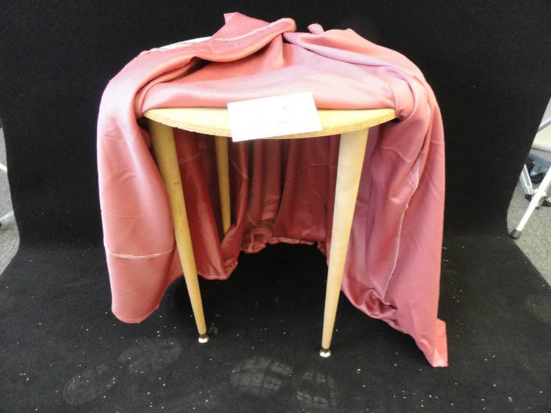 lot 62 image: Accent Table