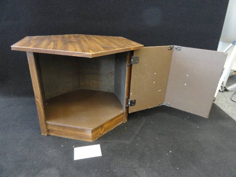 lot 68 image: Octagonal Living Room Stand