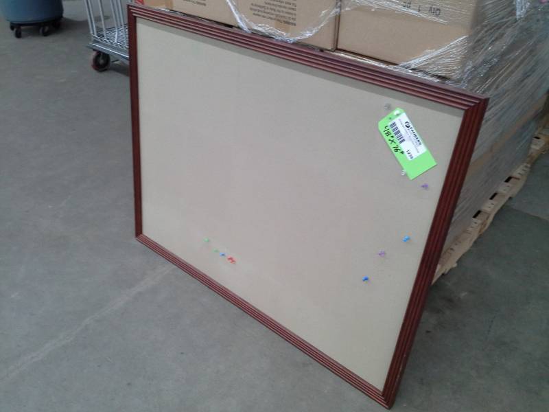 lot 1239 image: Wood Frame Push Pin Board