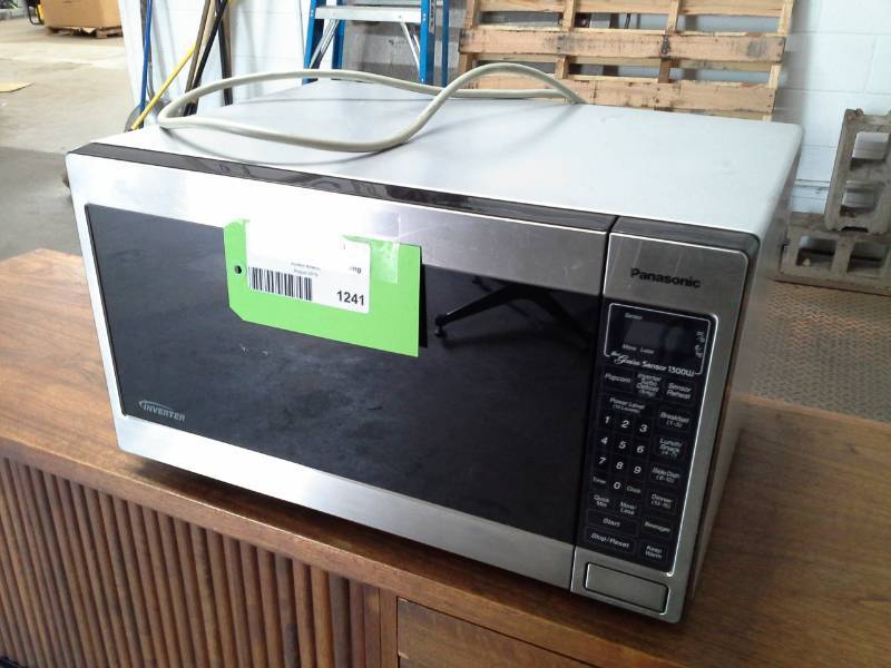 lot 1241 image: 2007 Panasonic Household Microwave Oven NN-T9648FX