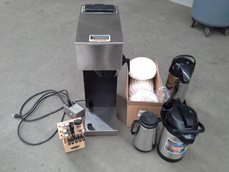lot 1233 image: Bunn Coffee Machine with Airpot VPR-APS, Coffee Filters, Airpots, Kitchen Knives with Wood Knife Block