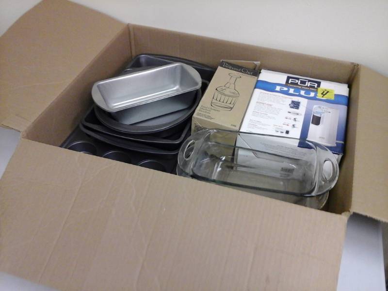 lot 907 image: Pur Plus Water Filtration System, RoundRectangle Cooking Pans, Muffin Tins, Glass Bakeware Dishes, Pampered Chef Food Chopper
