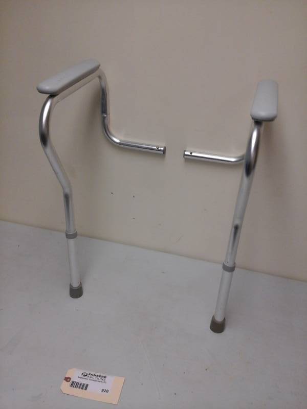 lot 920 image: Medical Assist Bars