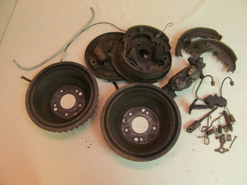 lot 9 image: Auto parts