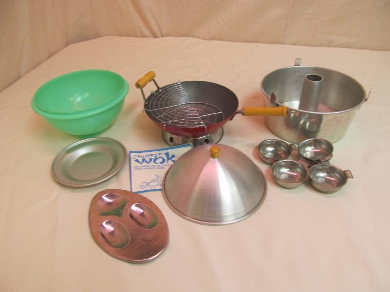 lot 11 image: kitchen ware
