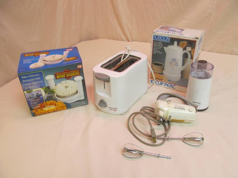 lot 15 image: kitchen appliances