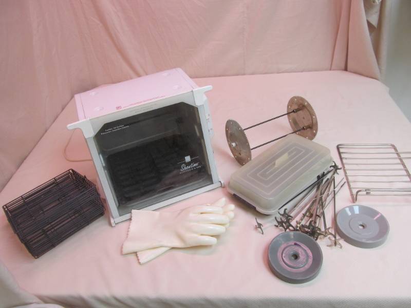 lot 19 image: Show Time Rotisserie and bbq