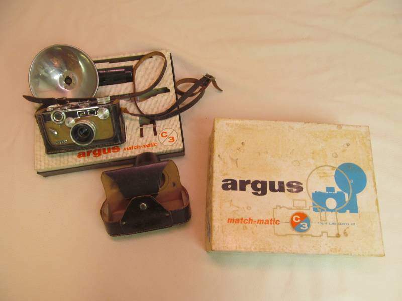 lot 26 image: Vintage Argus camera